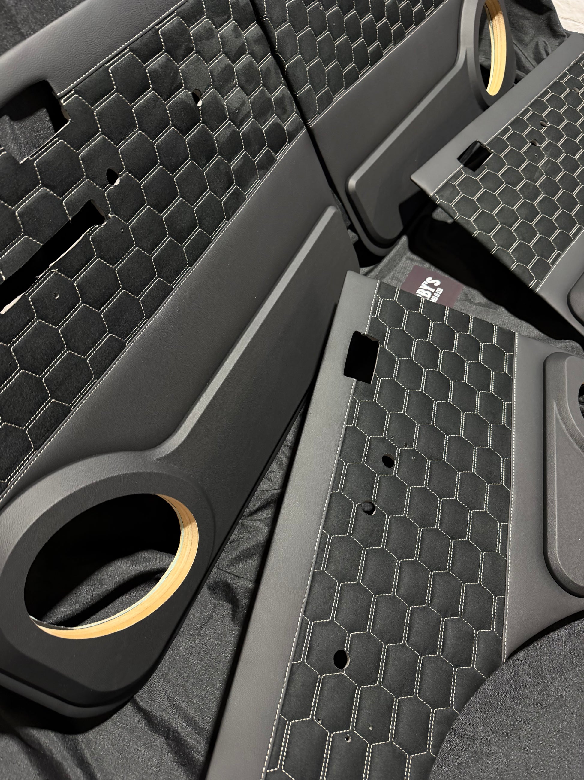 LANDCRUISER 70 SERIES DOOR PODS + SPEAKERS