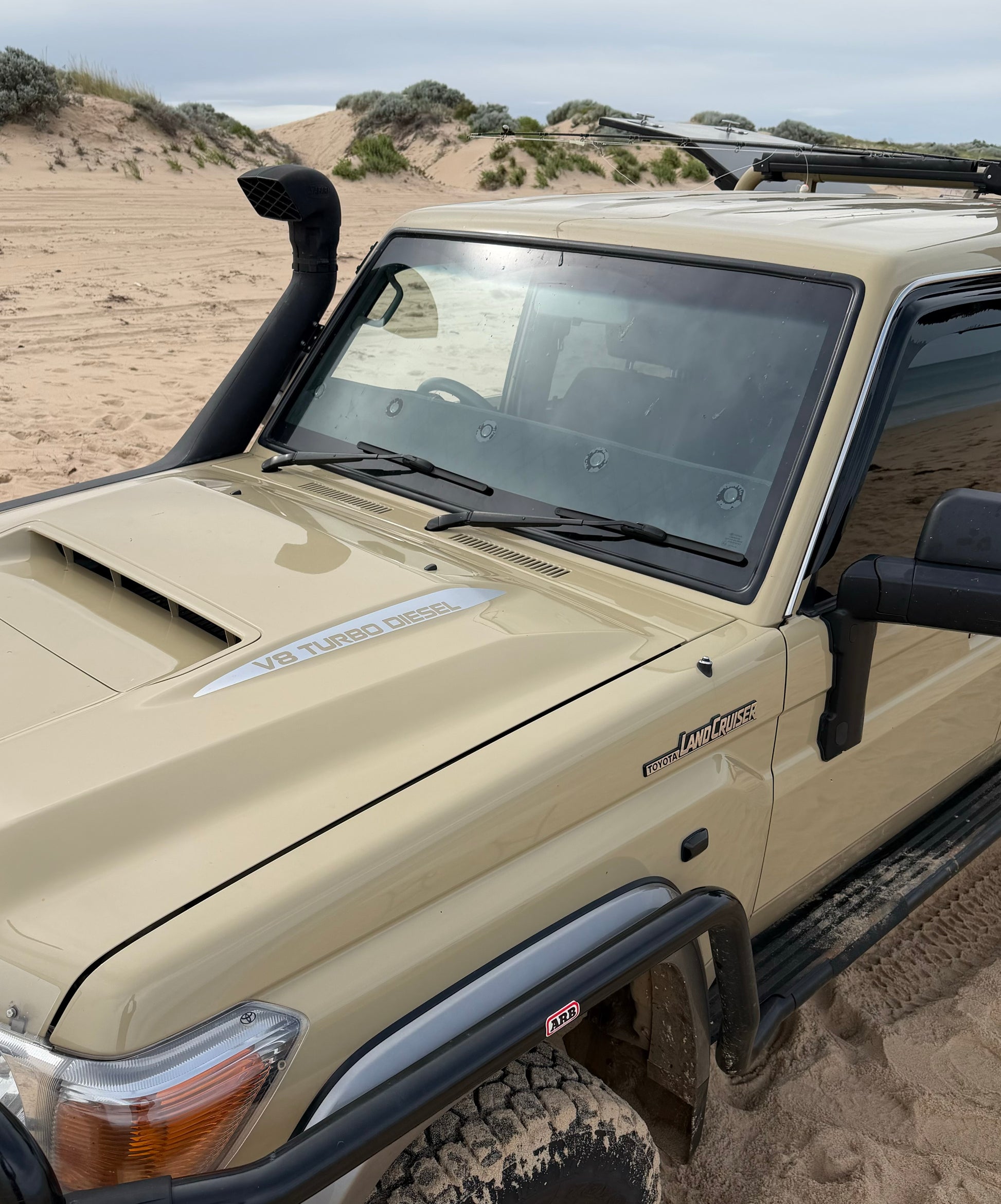 LANDCRUISER 70 SERIES BLACK MACRO DASH SHADE | Sun Visor Heat & Glare Protection
